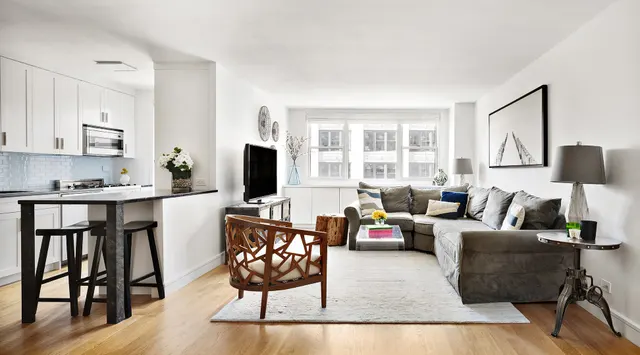 77 Seventh Avenue