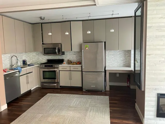 21 South End Avenue