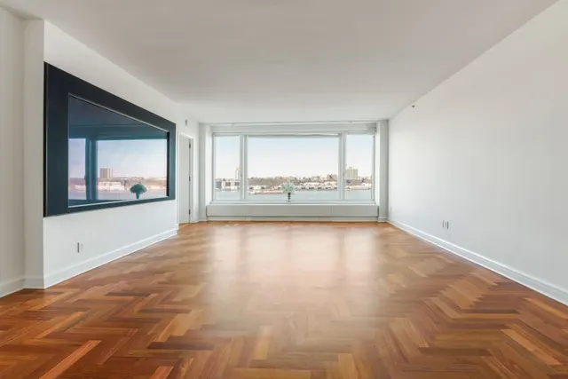 240 Riverside Boulevard