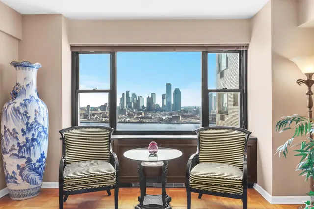 45 Sutton Place South