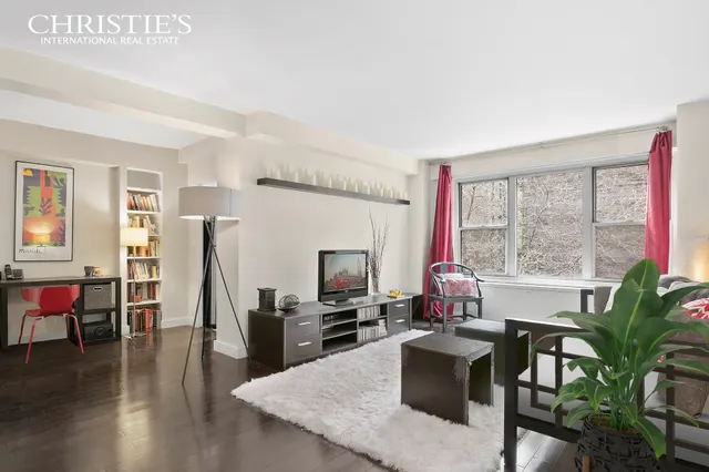 33 Greenwich Avenue