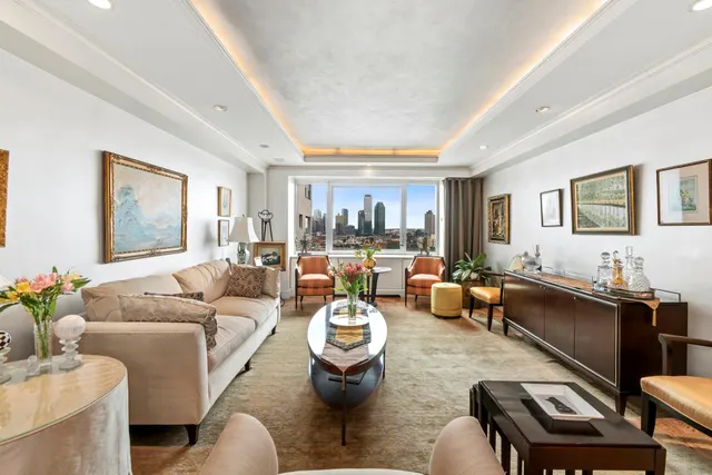45 Sutton Place South