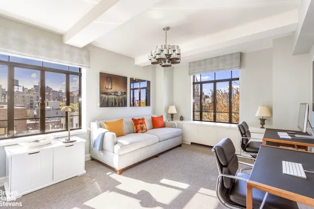 130 W 12TH Street