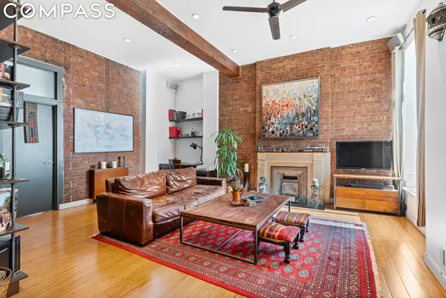 23 E 10th Street