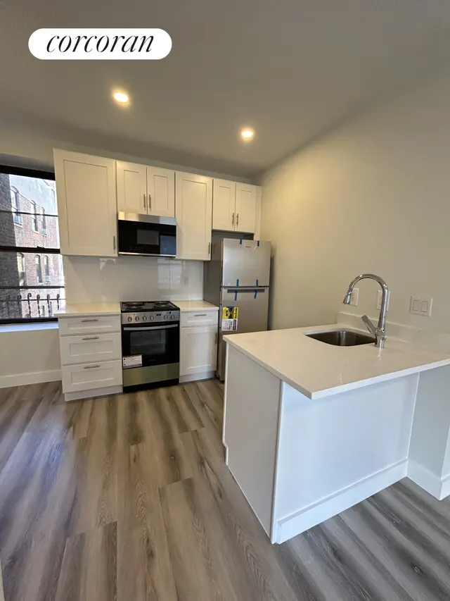2647 Broadway