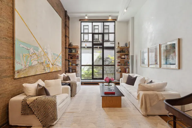 39 E 12TH Street