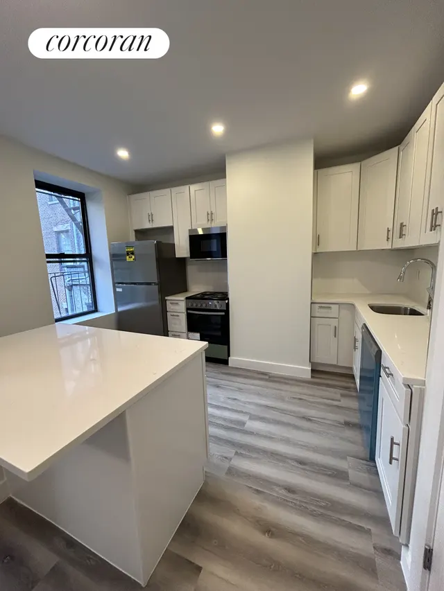 2647 Broadway