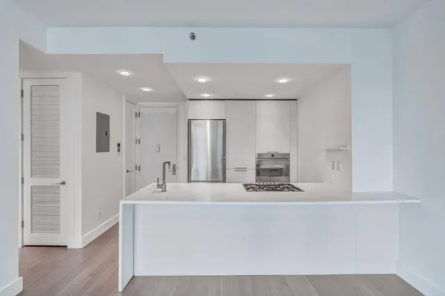 5-19 Borden Avenue