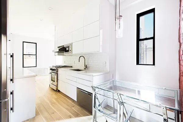 32 Jones Street
