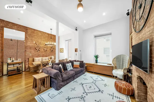 23 E 10th Street