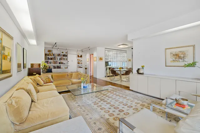 70 E 10th Street