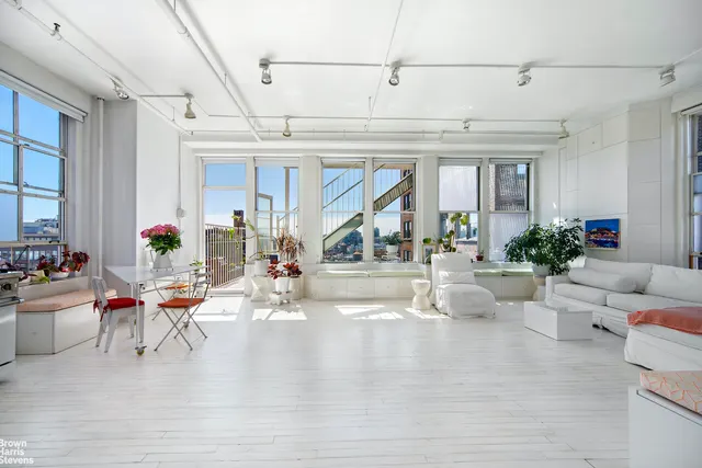 652 Broadway