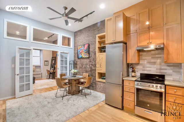 23 E 10th Street