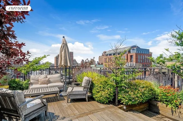 542 Laguardia Place