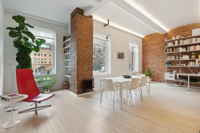 39 E 12TH Street