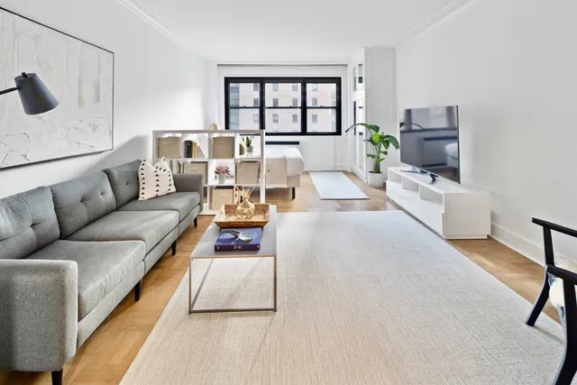 165 East 72nd Street