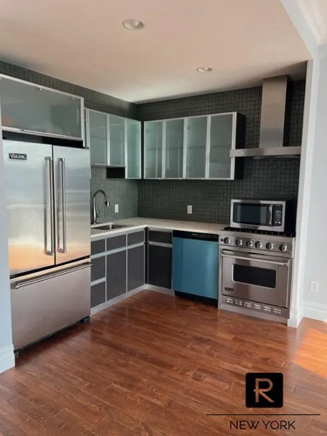 10-50 Jackson Avenue