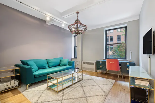 23 E 10th Street