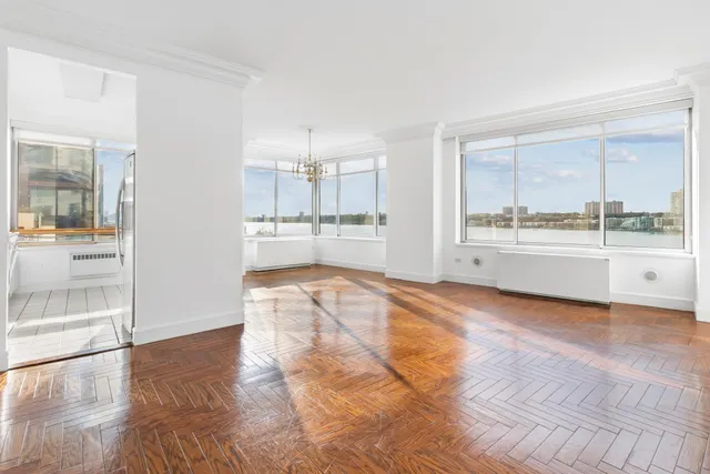 200 Riverside Boulevard