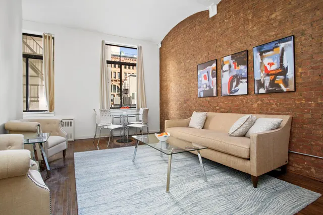 39 E 12TH Street