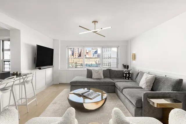 70 E 10th Street