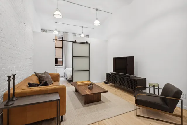 39 E 12TH Street