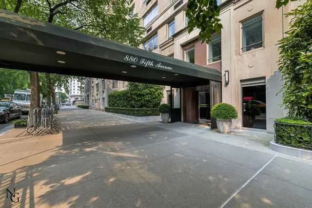 880 Fifth Avenue