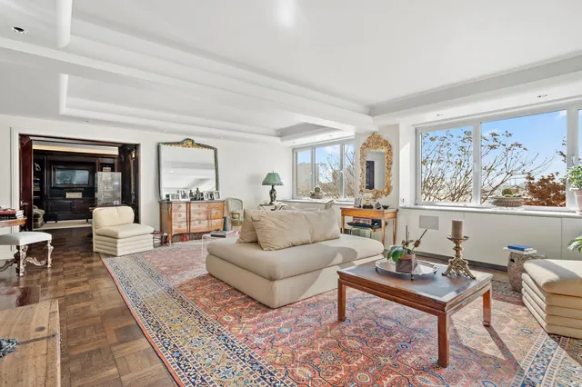 45 Sutton Place South