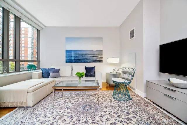 2 River Terrace