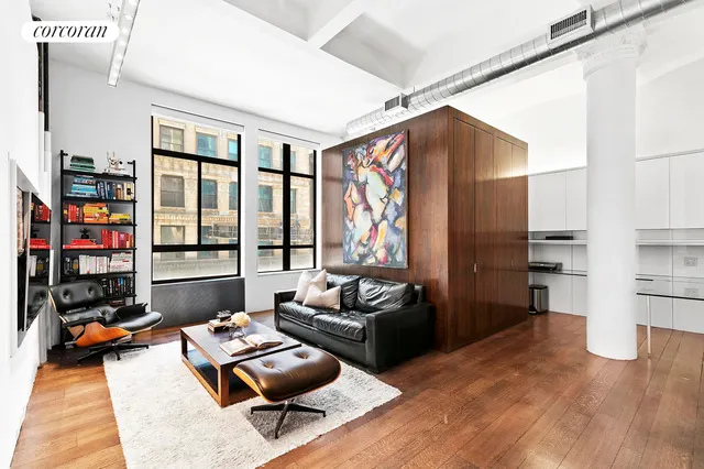 39 E 12TH Street
