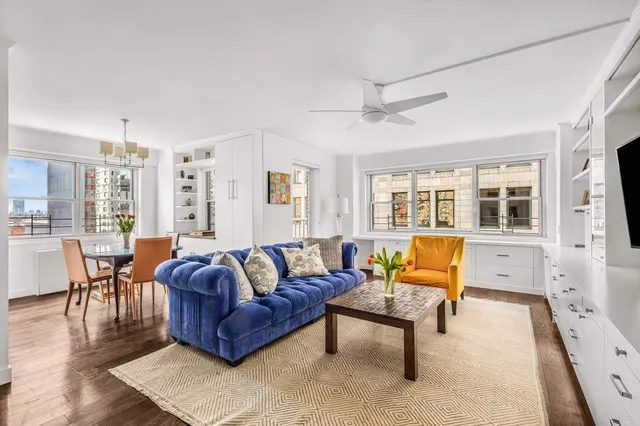 70 E 10th Street