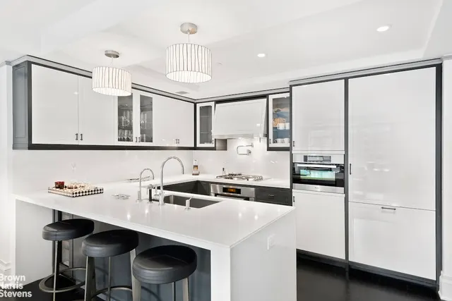 21 East 61st Street