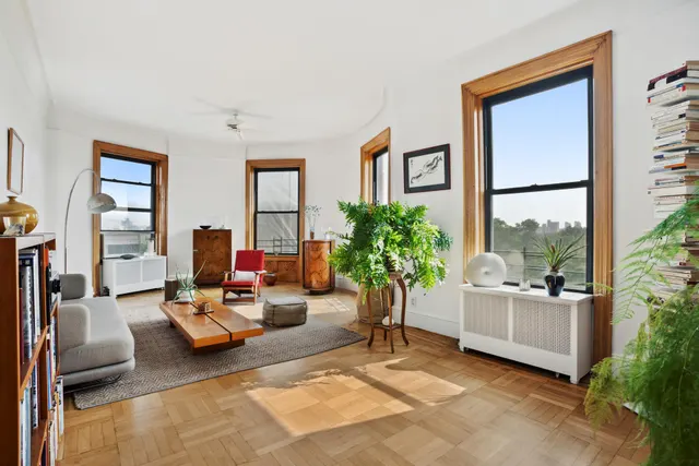 418 Central Park West