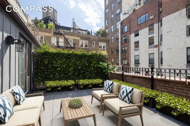 23 E 10th Street
