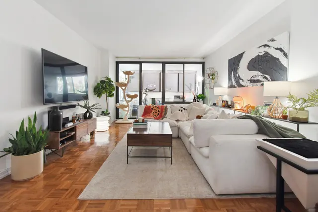 142 East 16th Street