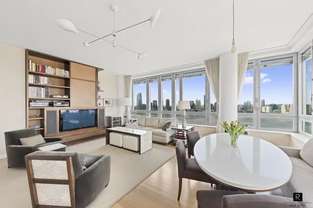 2 River Terrace