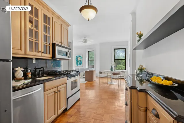 418 Central Park West