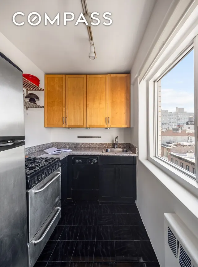 69 W 9TH Street