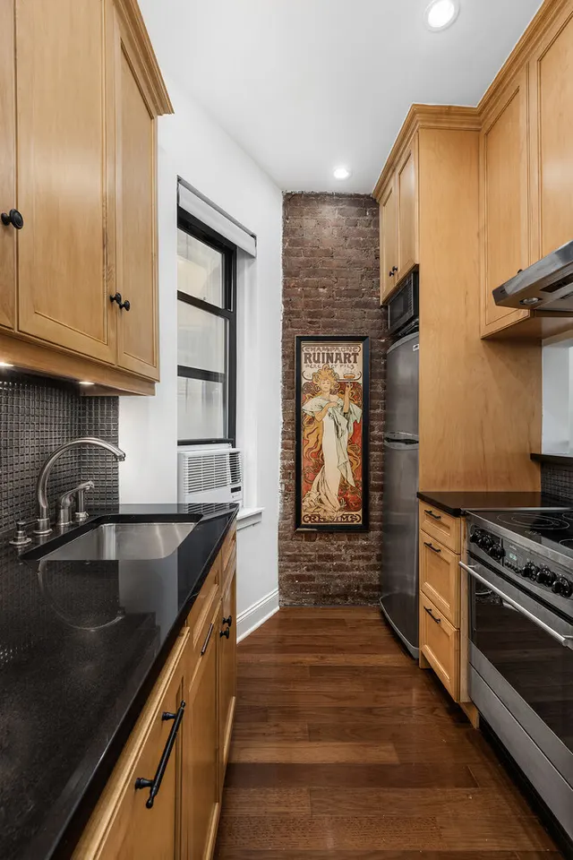 433 West 24th Street