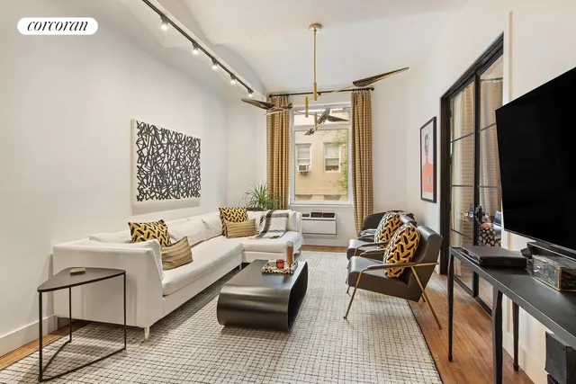 39 E 12TH Street