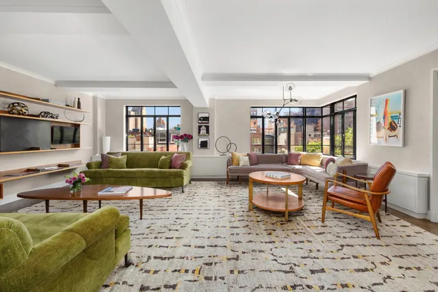 130 W 12TH Street