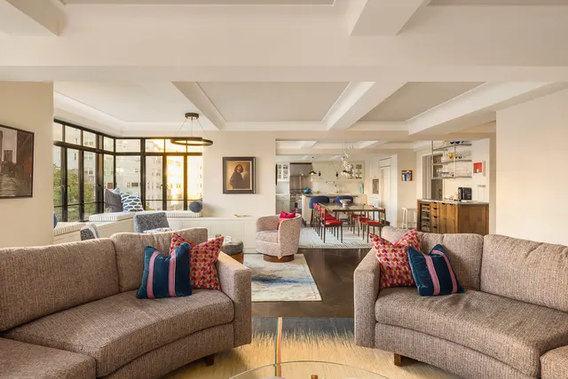 130 W 12TH Street