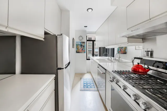 25 West 54th Street