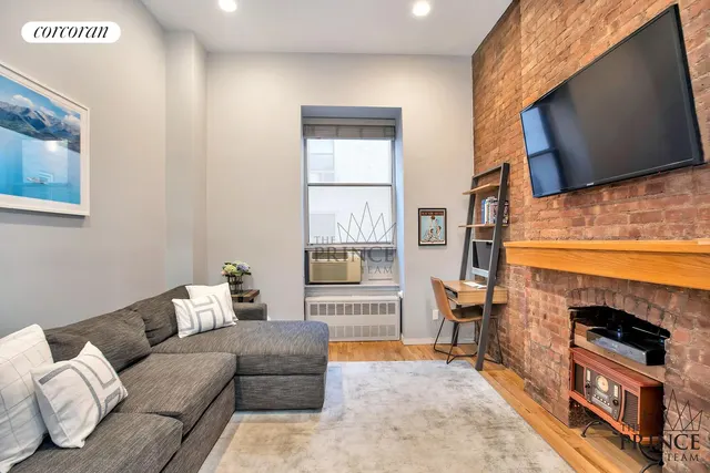 23 E 10th Street