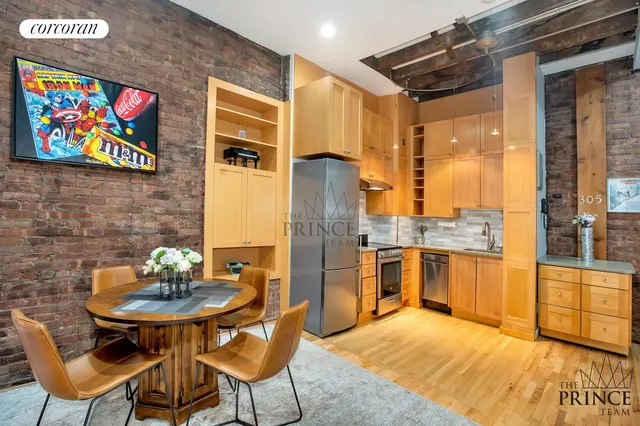 23 E 10th Street