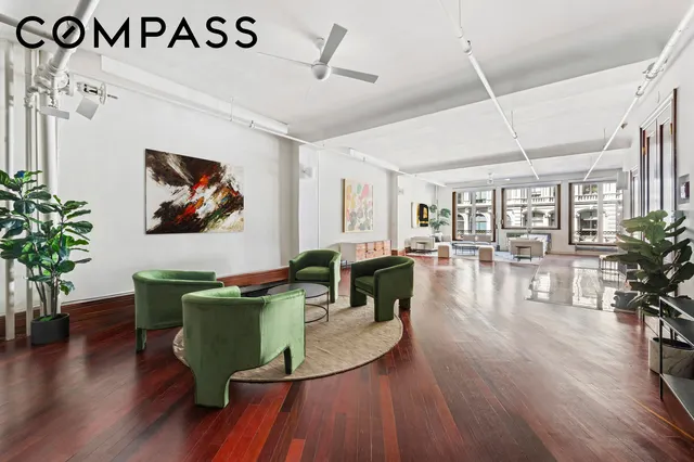 652 Broadway