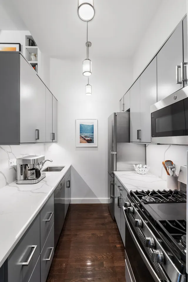 35 East 10th Street