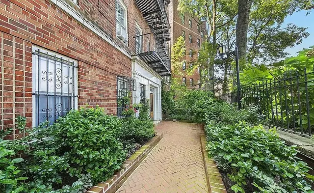 25 Minetta Lane