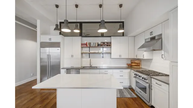 718 Broadway