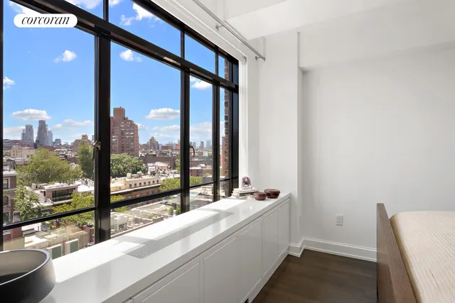 130 W 12TH Street